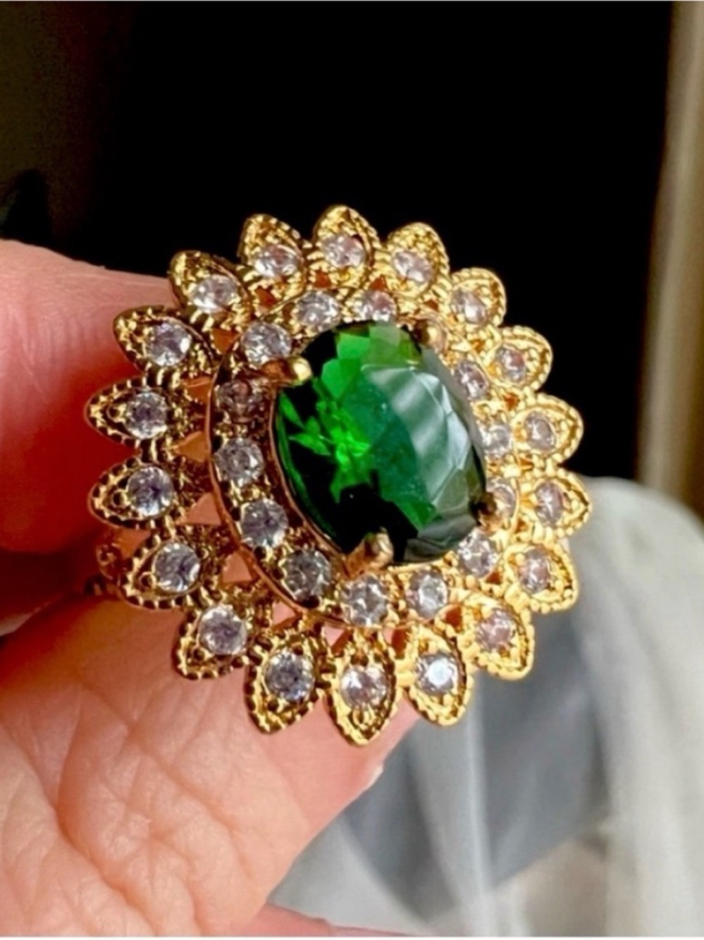 Swarovski Elements 18k Gold Plated Oval Emerald Green Flower Halo Ring NWT
